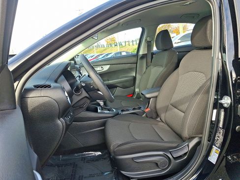 Used 2023 Kia Forte LXS w/ LXS Technology Package image 13