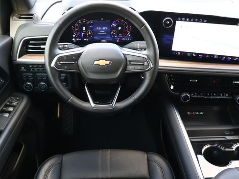 Used 2025 Chevrolet Suburban High Country image 10