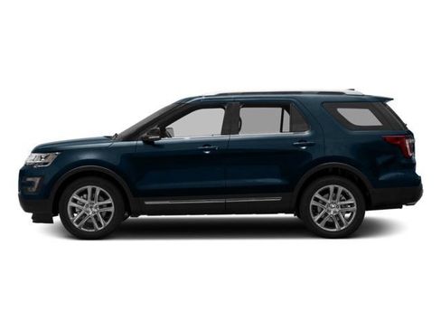 Used 2017 Ford Explorer XLT w/ Equipment Group 201A FWD image 3