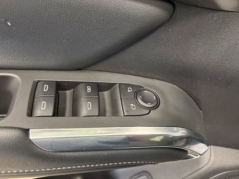 Used 2025 Chevrolet Traverse LT FWD image 33