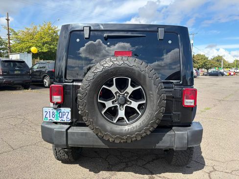 Used 2014 Jeep Wrangler Unlimited Rubicon w/ Connectivity Group AWD/4WD image 4