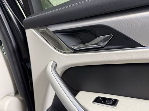 Used 2025 Jaguar F-PACE R-Dynamic S image 31