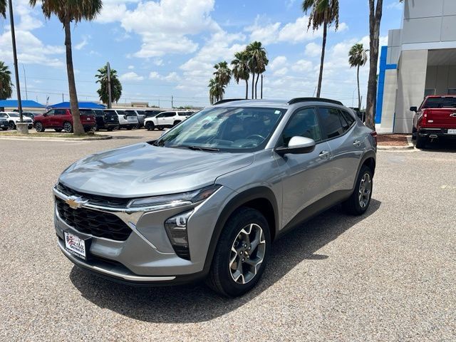 Used 2025 Chevrolet Trax LT w/ Driver Confidence Package FWD image 3