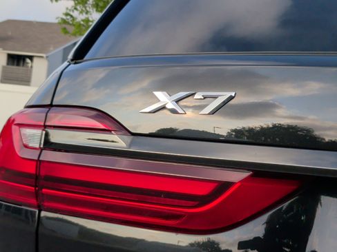 Used 2022 BMW X7 xDrive40i w/ M Sport Package AWD/4WD image 12