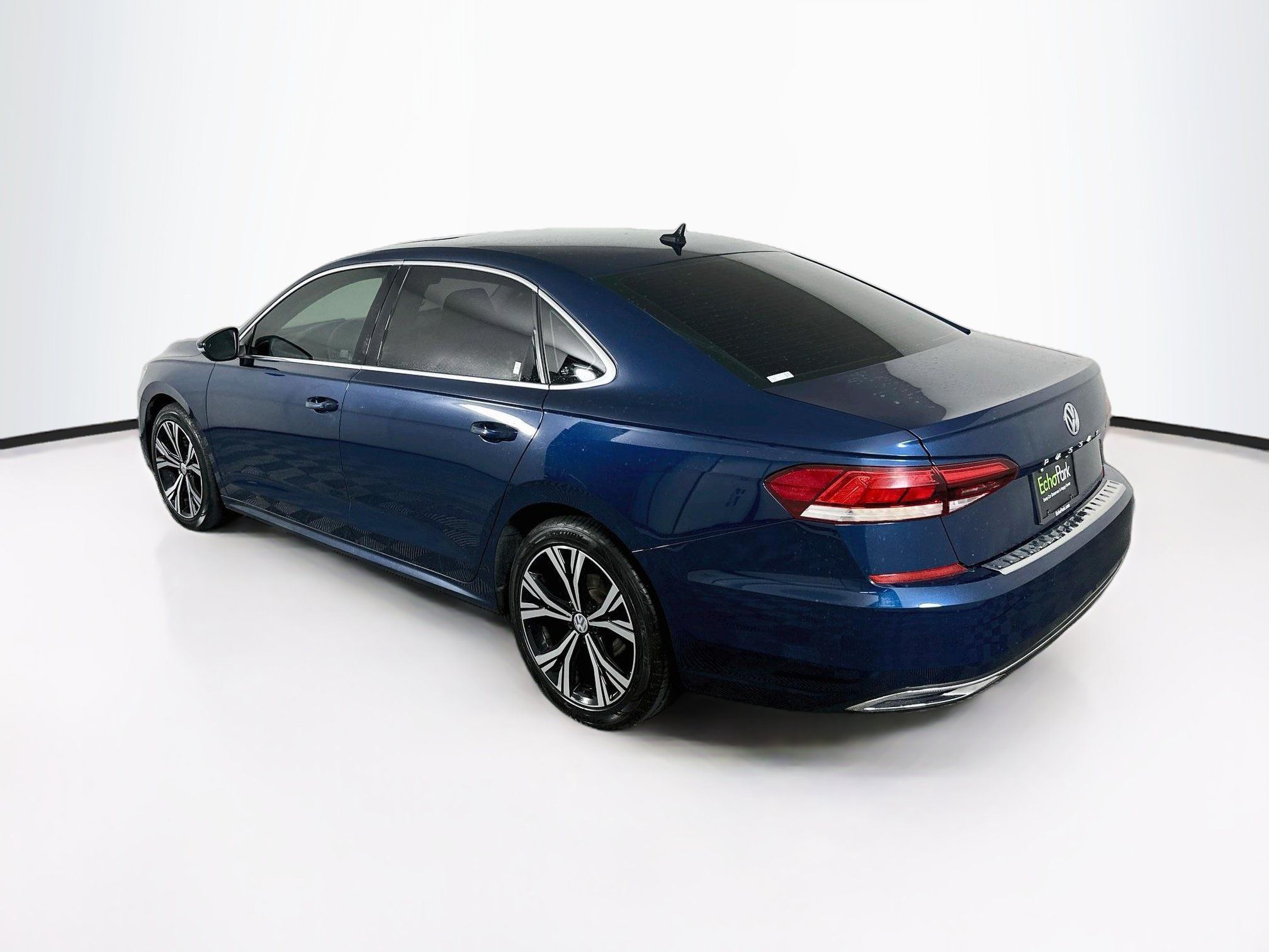 Used 2021 Volkswagen Passat 2.0T SE FWD image 5