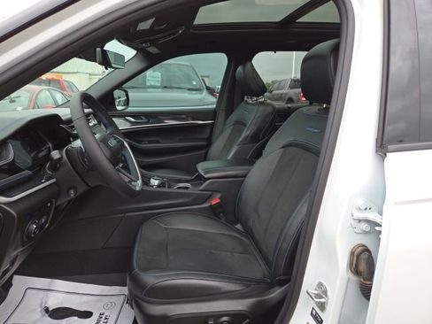 Used 2024 Jeep Grand Cherokee Trailhawk w/ Luxury Tech Group III image 30