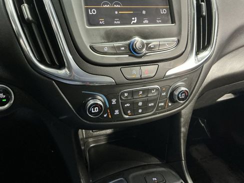 Used 2023 Chevrolet Equinox LT FWD image 22