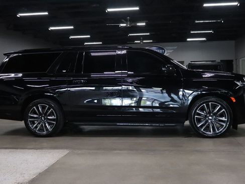 Used 2022 Cadillac Escalade ESV Sport w/ Touring Package image 6