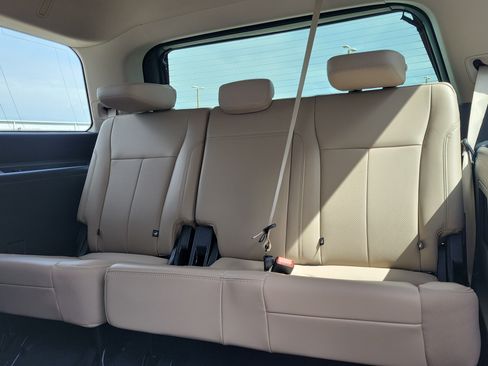 Used 2024 Ford Expedition XLT RWD image 11
