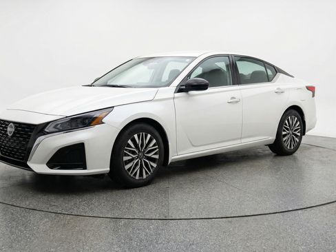 Used 2025 Nissan Altima 2.5 SV image 3