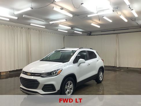 Used 2019 Chevrolet Trax LT w/ LT Convenience Package image 1