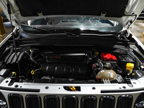Used 2018 Jeep Renegade Limited w/ Advanced Technology Group AWD/4WD image 46