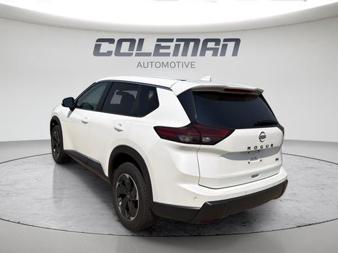 Used 2024 Nissan Rogue SV FWD image 3