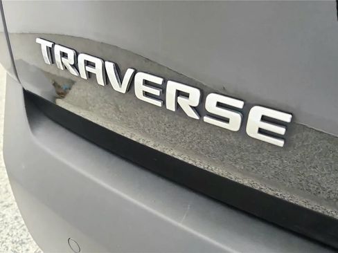 Used 2023 Chevrolet Traverse LT FWD image 17