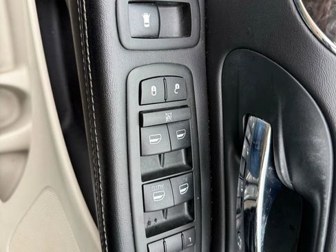 Used 2012 Chrysler Town & Country Touring-L w/ Entertainment Group #2 image 6