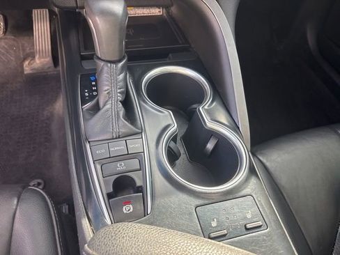 Used 2018 Toyota Camry XSE image 22