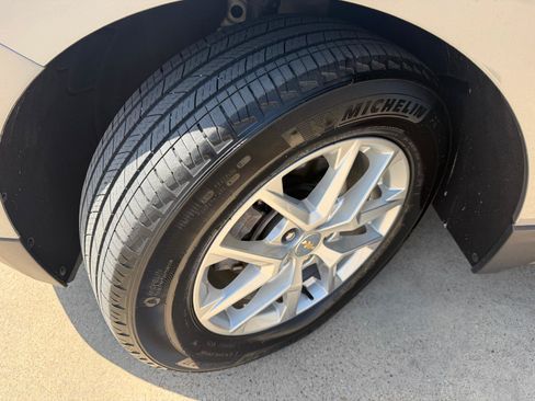Used 2023 Chevrolet Equinox LS w/ LS Convenience Package FWD image 9