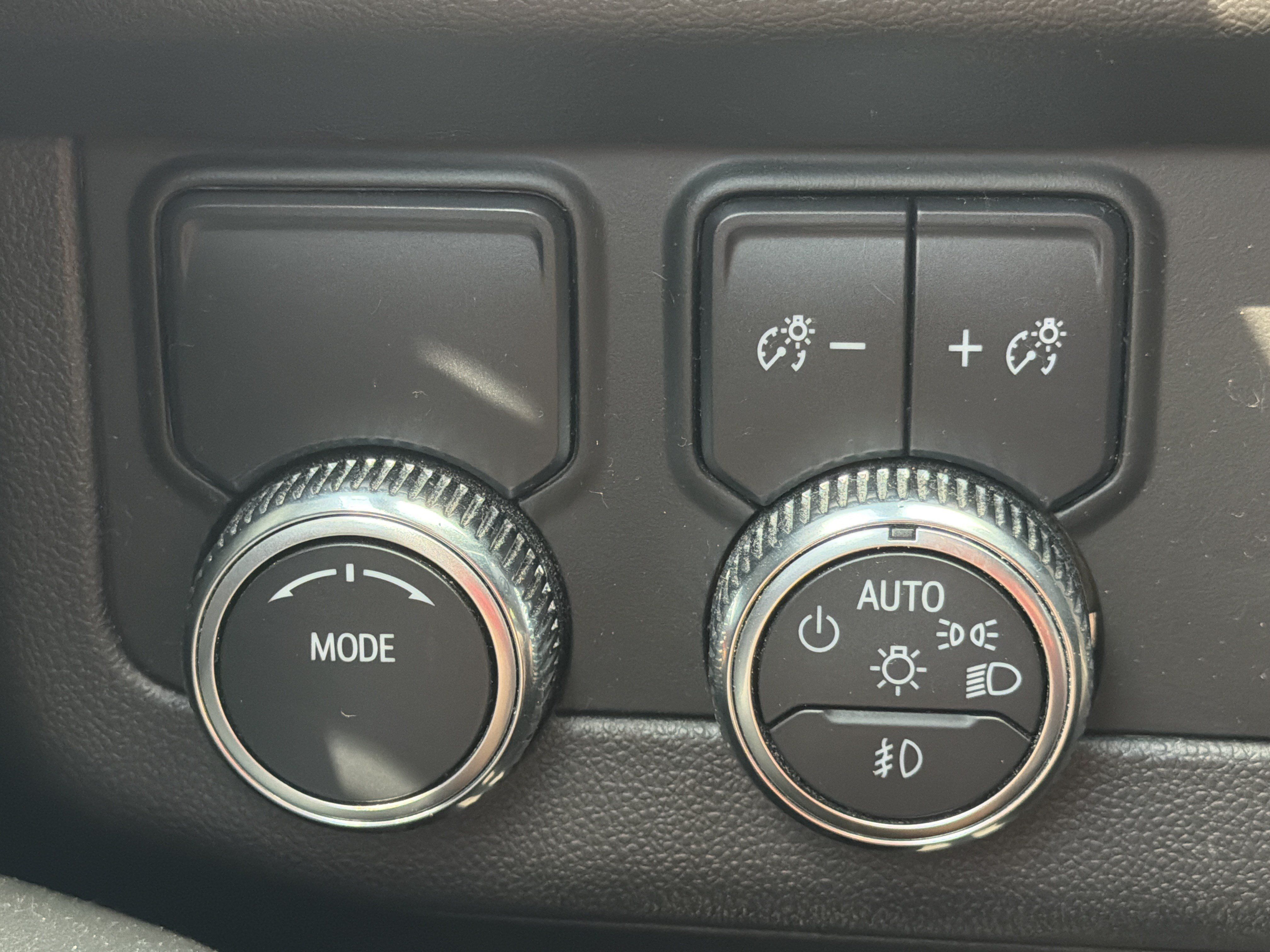 Used 2021 GMC Yukon SLT w/ SLT Premium Package RWD image 13