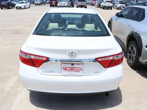 Used 2016 Toyota Camry XLE w/ Moonroof Package FWD image 10