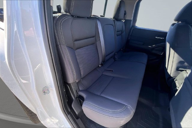 Used 2023 Nissan Frontier SV w/ SV Convenience Package AWD/4WD image 23