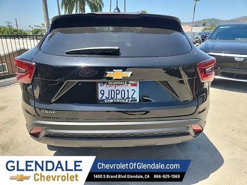 Used 2024 Chevrolet Trax LS w/ LS Convenience Package FWD image 4