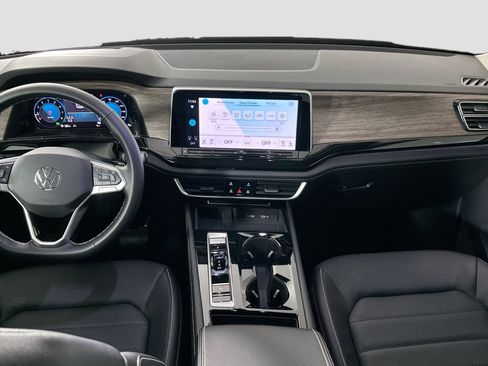 Certified 2025 Volkswagen Atlas SEL image 18