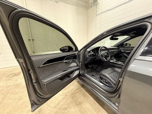 Used 2023 Audi S8 AWD/4WD image 28