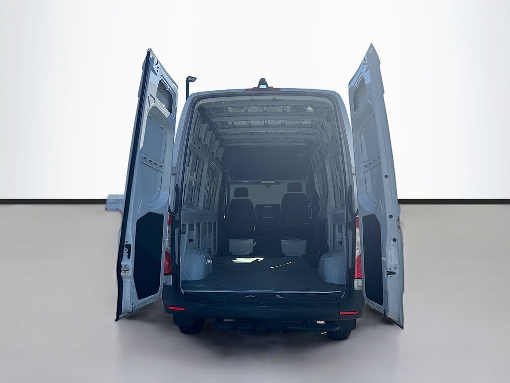 Used 2024 Mercedes-Benz Sprinter 2500 image 9
