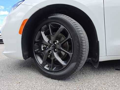 Certified 2023 Chrysler Pacifica Touring-L w/ S Appearance Package FWD image 32