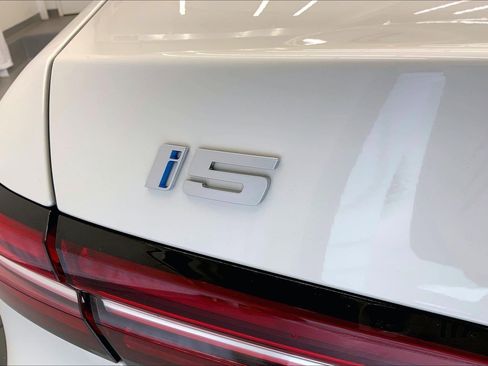 Used 2025 BMW i5 xDrive40 w/ M Sport Package AWD/4WD image 18