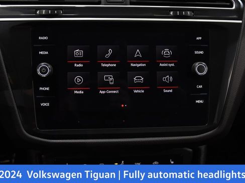 Used 2024 Volkswagen Tiguan SE R-Line image 18