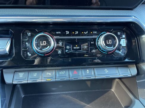 Used 2025 GMC Sierra 3500 Denali w/ Denali Reserve Package image 13