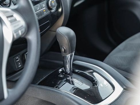 Used 2016 Nissan Rogue S AWD/4WD image 23