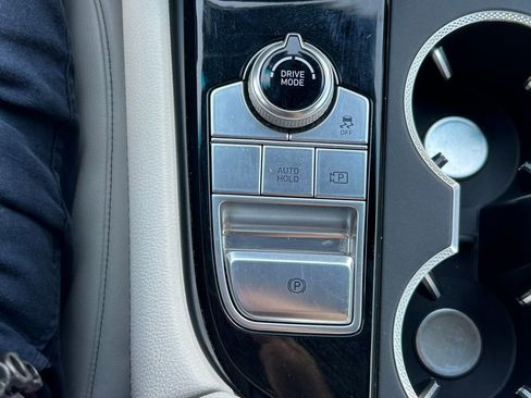 Used 2025 Genesis G70 2.5T RWD image 26