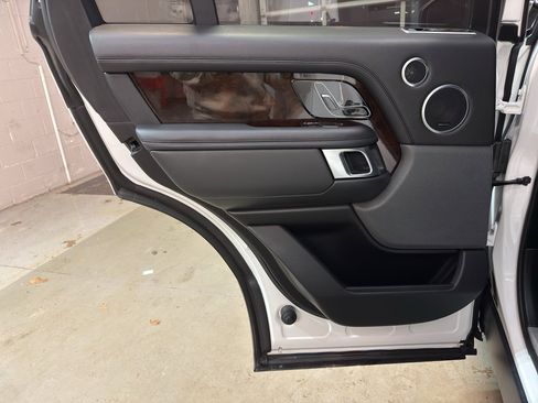 Used 2020 Land Rover Range Rover HSE image 30