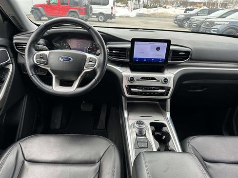 Used 2022 Ford Explorer XLT w/ Equipment Group 202A image 12