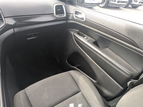 Used 2018 Jeep Grand Cherokee Laredo image 17