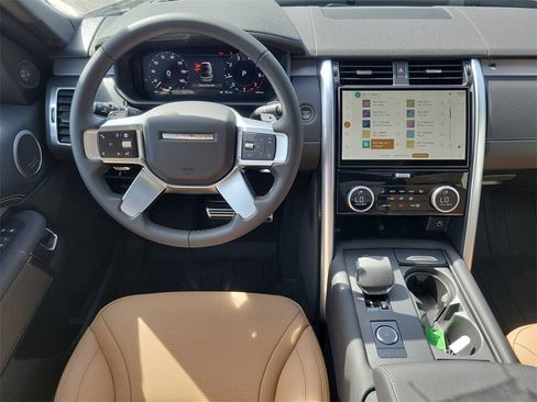 New 2025 Land Rover Discovery Dynamic SE image 19