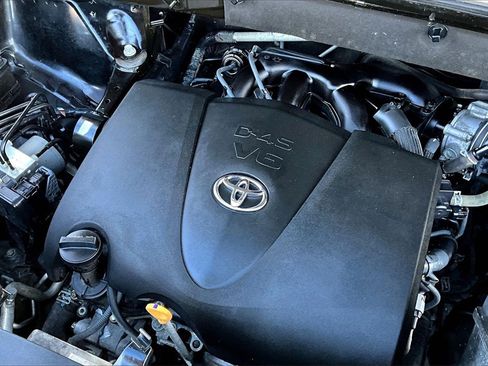 Used 2018 Toyota Highlander XLE image 34