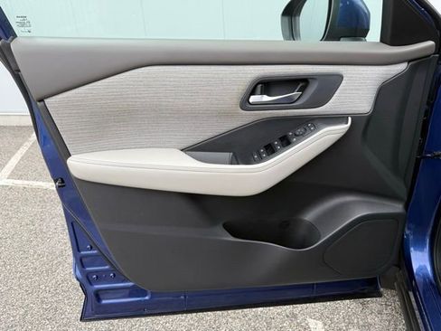 Certified 2022 Nissan Rogue SV image 16