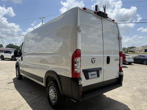 Used 2025 RAM ProMaster 2500 w/ Convenience Group FWD image 8