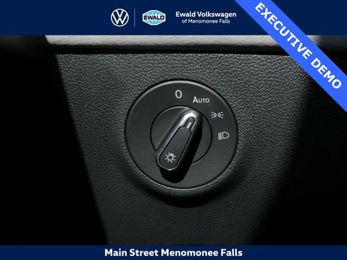 Certified 2025 Volkswagen Taos SE image 13