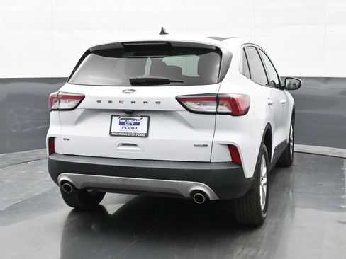 Used 2020 Ford Escape SE image 3