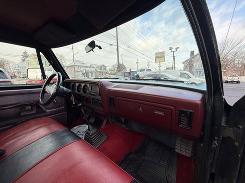 Used 1989 Dodge D/W Truck 100 image 23