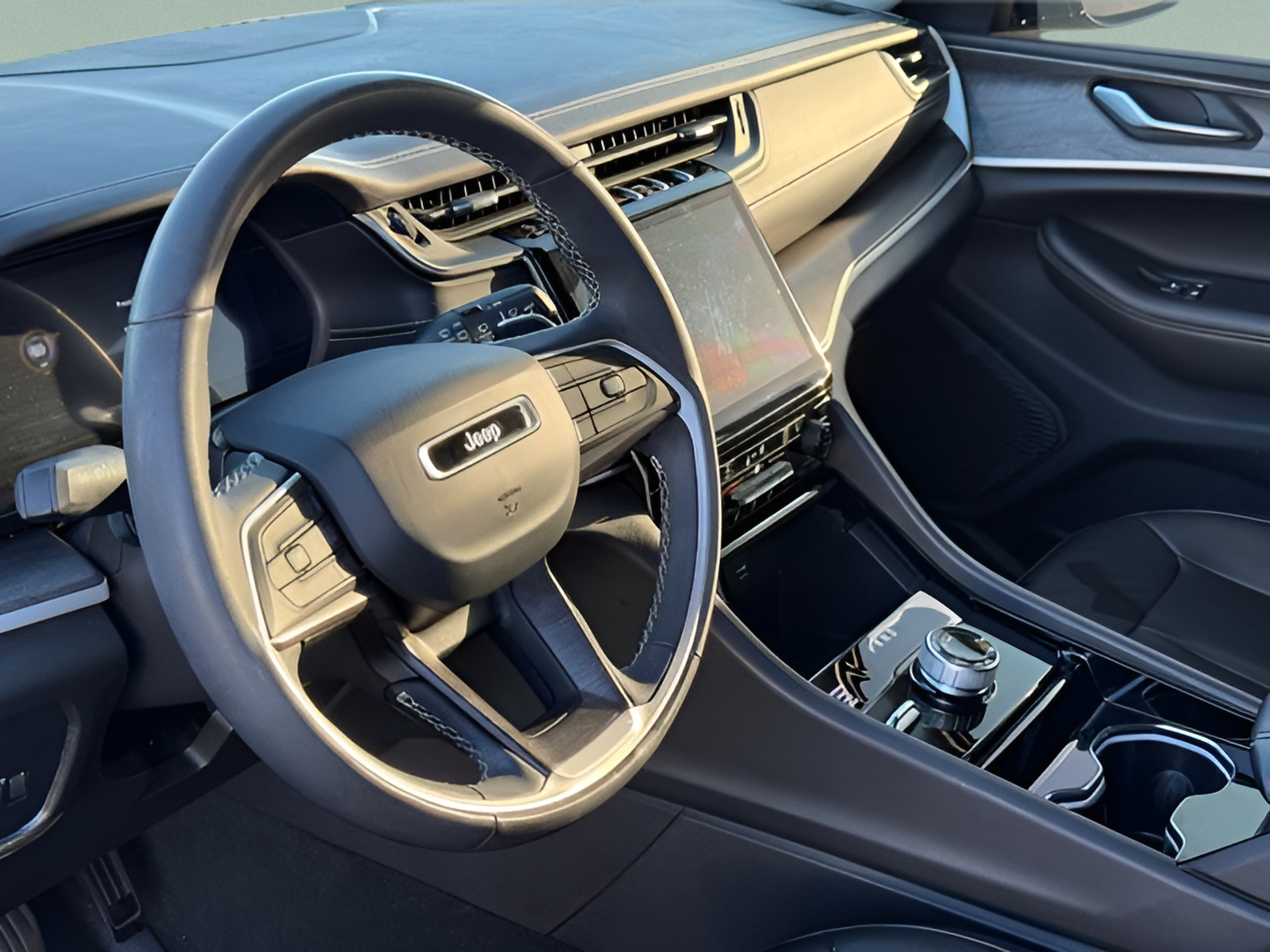 Used 2023 Jeep Grand Cherokee Limited AWD/4WD image 19
