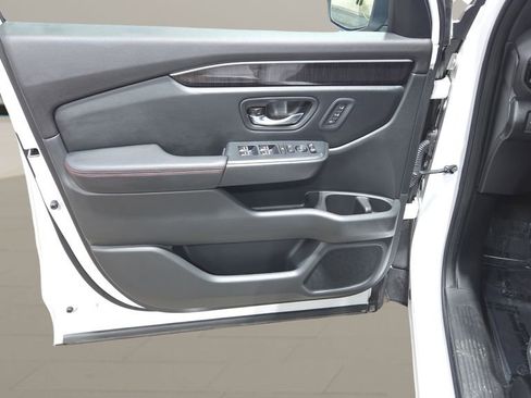 Used 2023 Honda Pilot Elite image 7