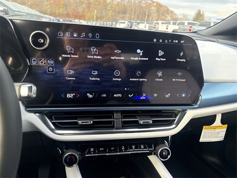 New 2026 Chevrolet Equinox EV LT w/ LPO, Blackout Package image 13