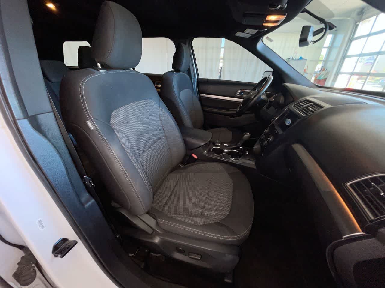 Used 2019 Ford Explorer XLT w/ Equipment Group 201A AWD/4WD image 25