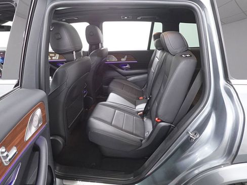 Used 2025 Mercedes-Benz GLS 450 4MATIC image 24