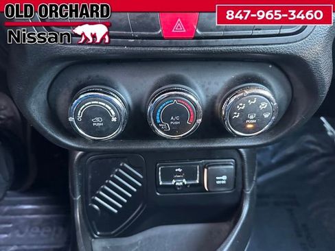 Used 2015 Jeep Renegade Sport w/ Power & Air Group image 17